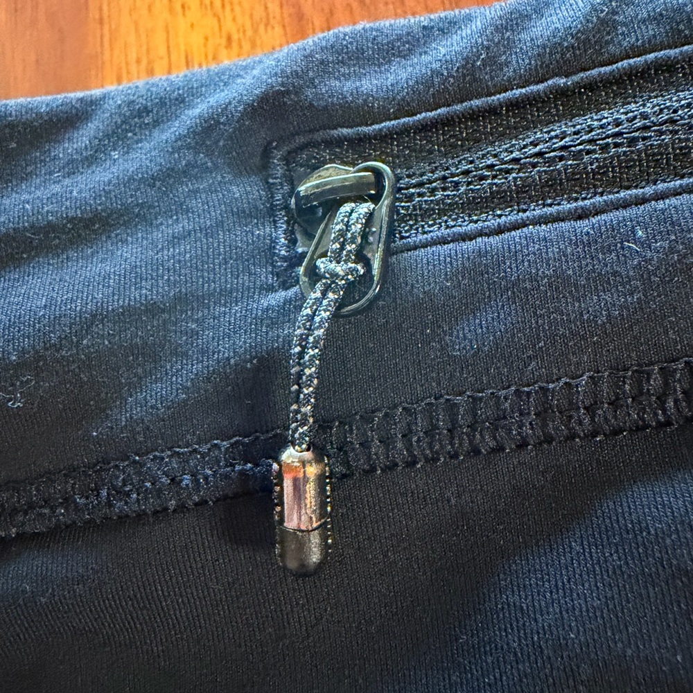 Lululemon Black Capri Cropped Leggings Size 6 - Picture 6 of 9